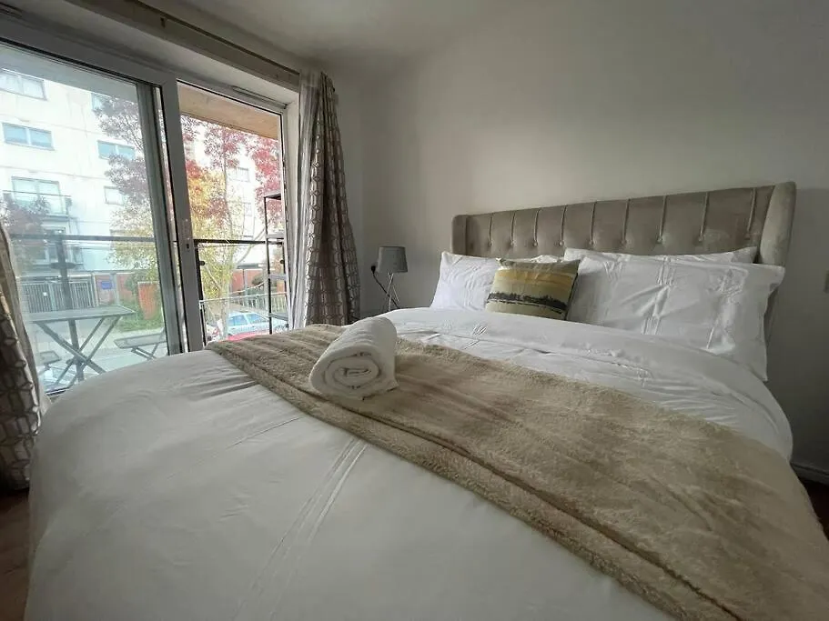 Lovely 2-Bed Flat Along The River Thames London