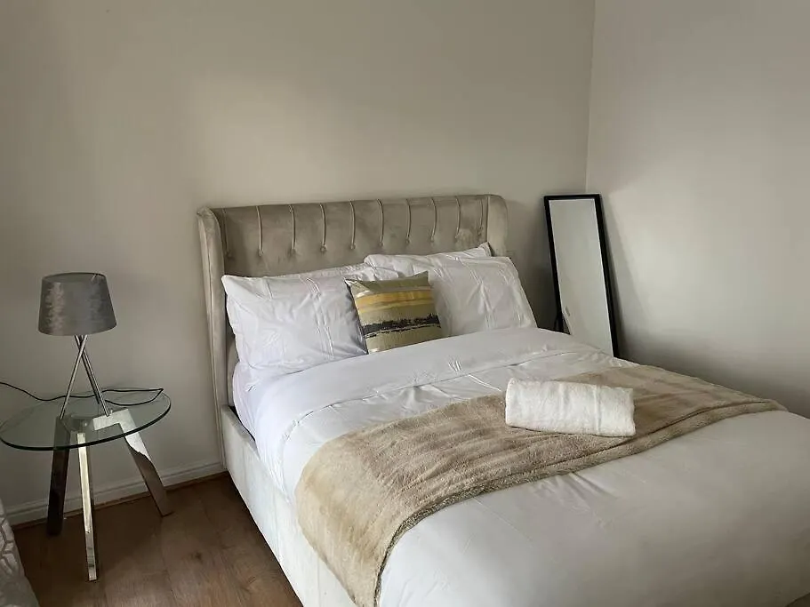 Lovely 2-Bed Flat Along The River Thames London