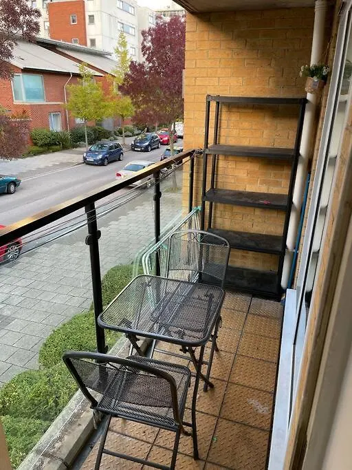 Lovely 2-Bed Flat Along The River Thames London Apartment
