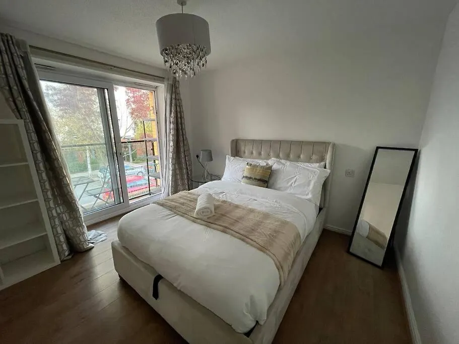 Διαμέρισμα Lovely 2-Bed Flat Along The River Thames Λονδίνο