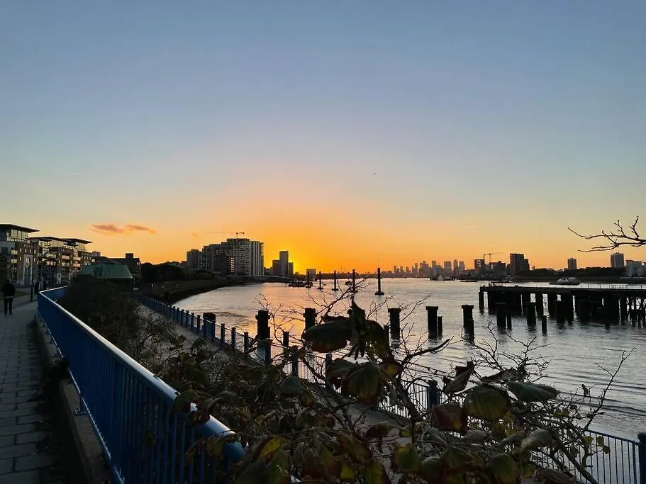 Lovely 2-Bed Flat Along The River Thames Λονδίνο 0*,