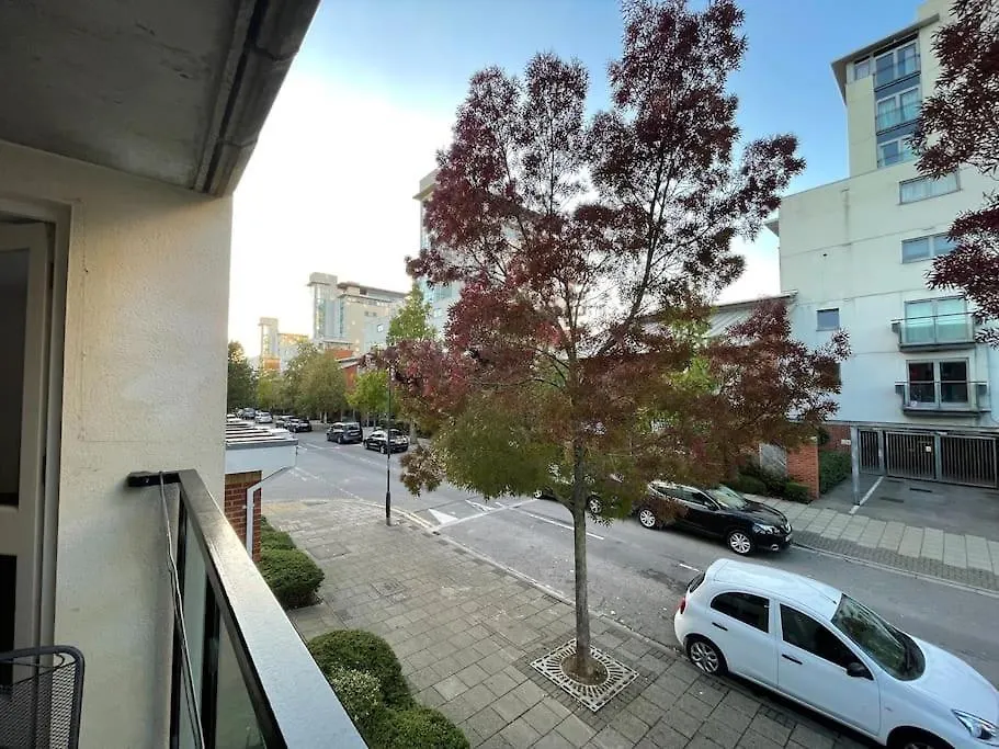 Lovely 2-Bed Flat Along The River Thames Λονδίνο